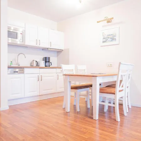 Apartmenthaus 05 *
